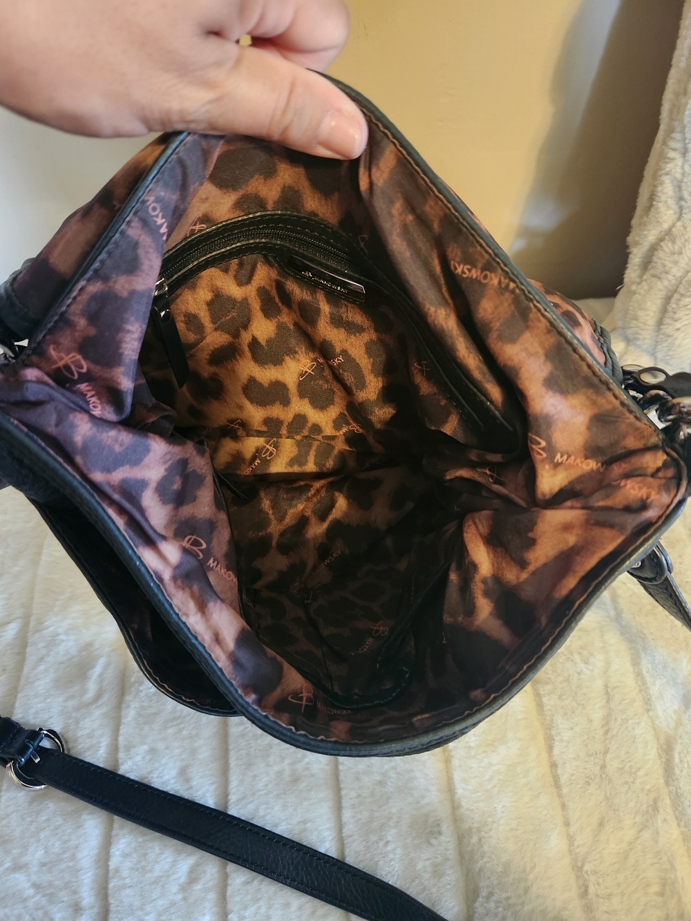 B Makowsky Black Leather Shoulder Bag with Chain Strap - Picture 3 of 4